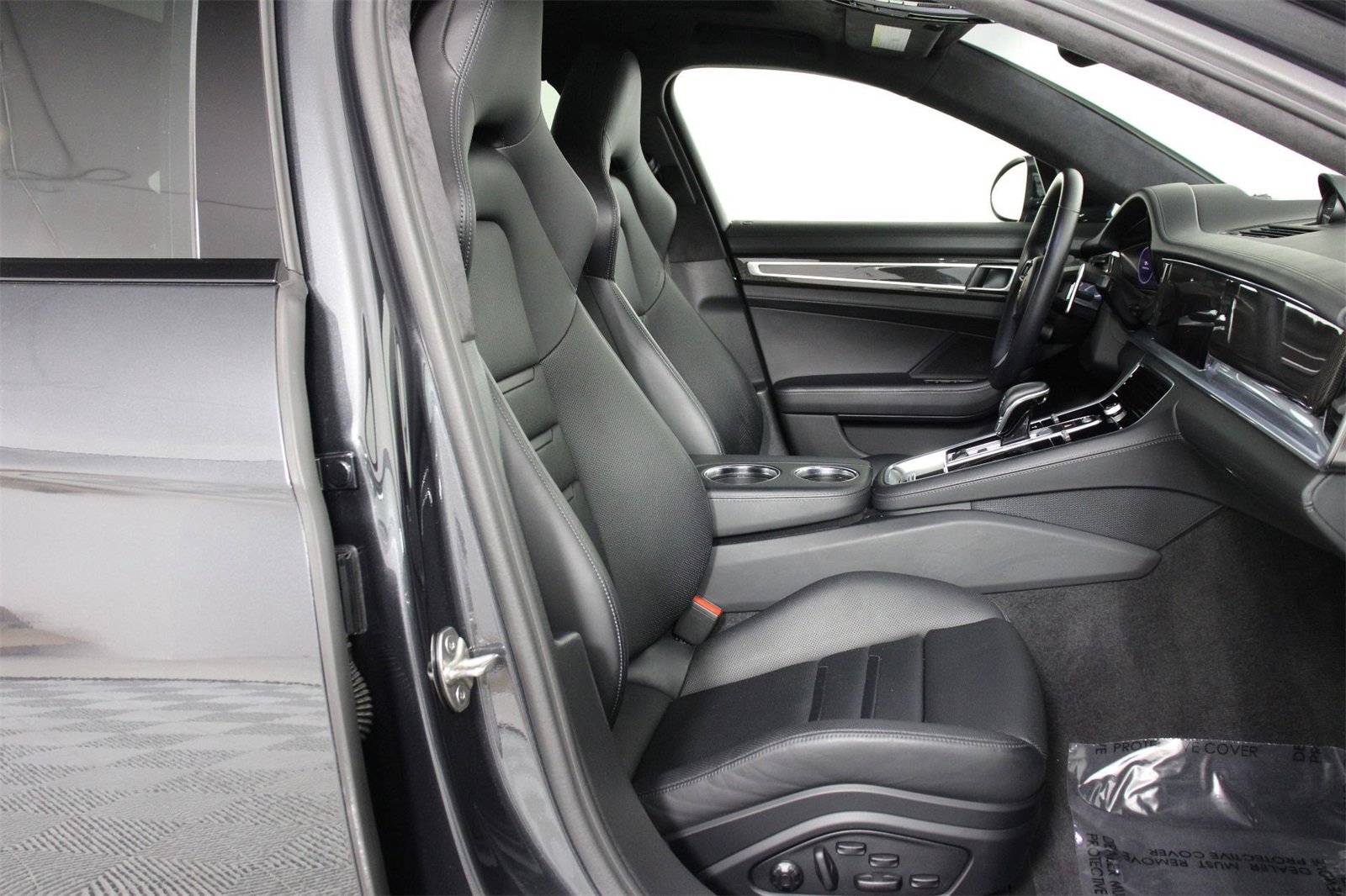 Used 2023 Porsche Panamera GTS image 30