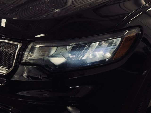 Certified 2022 Jeep Compass Limited image 3