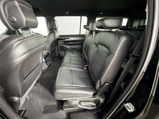 Used 2025 Jeep Wagoneer 4WD image 26