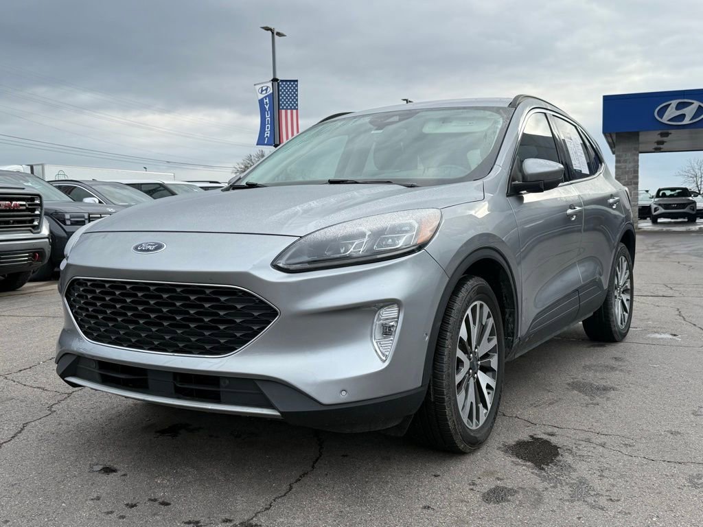 Used 2021 Ford Escape Titanium image 3