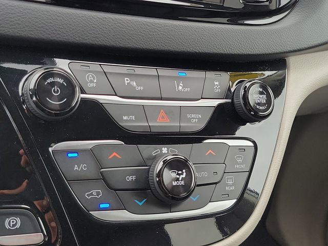 Used 2024 Chrysler Pacifica Touring-L image 27