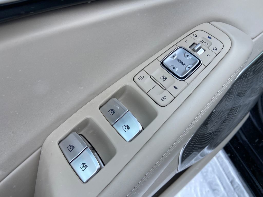 Used 2022 Genesis G90 5.0 Ultimate image 13