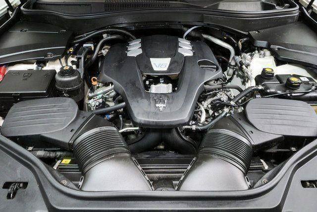 Used 2017 Maserati Levante w/ Luxury Package AWD/4WD image 36