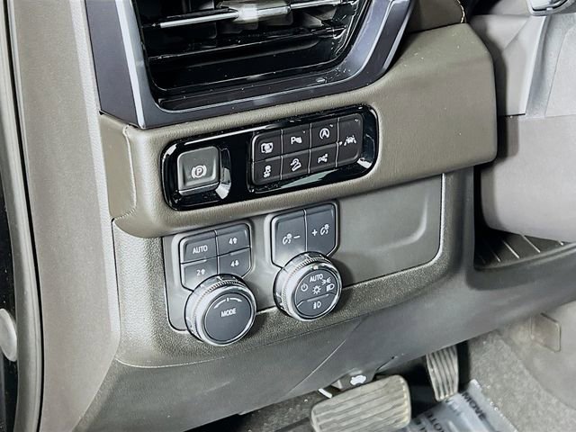 Used 2025 GMC Yukon AT4 image 9