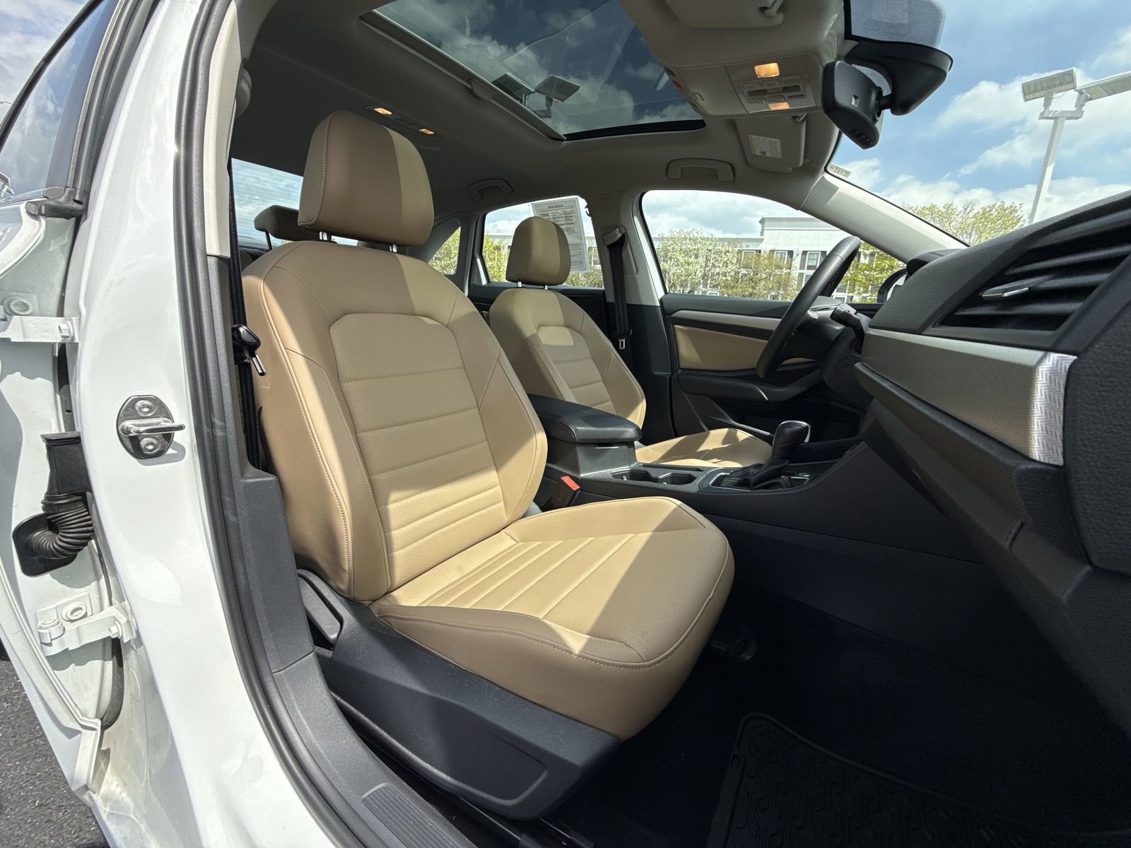 Used 2021 Volkswagen Jetta SE image 24