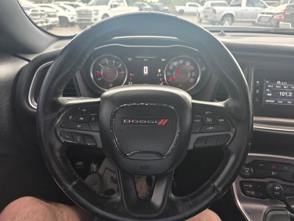 Used 2015 Dodge Challenger SXT RWD image 12