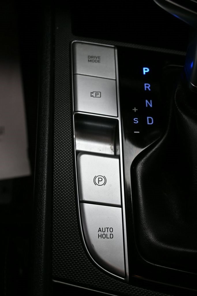 Used 2022 Hyundai Elantra Limited image 29