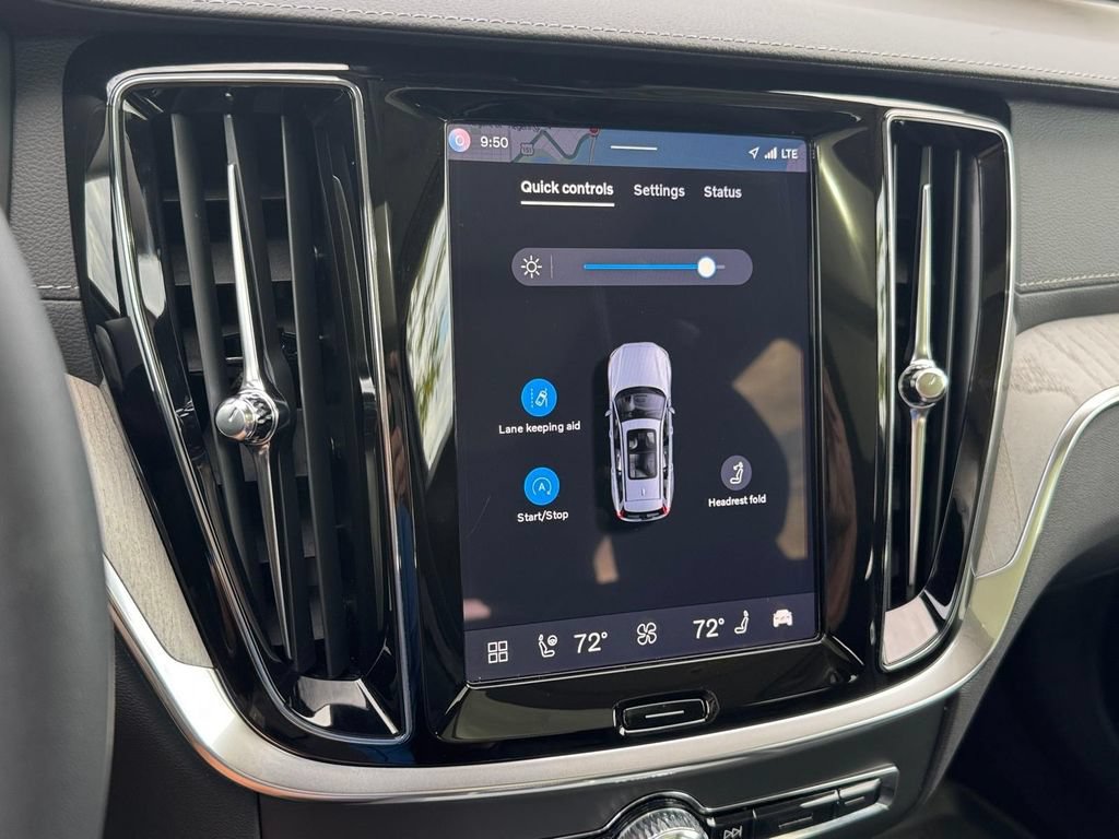 Certified 2025 Volvo V60 B5 Cross Country Ultra AWD/4WD image 19