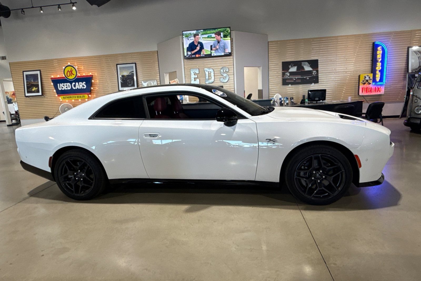 Used 2024 Dodge Charger Daytona R/T w/ Plus Group AWD/4WD image 3