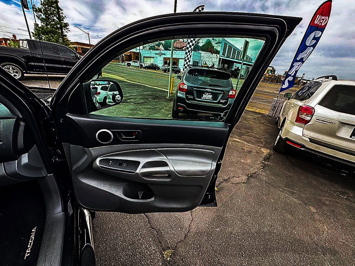 Used 2015 Toyota Tacoma 4x4 Double Cab image 31