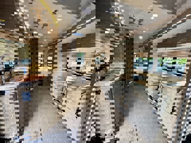 Used 2022 Mercedes-Benz Sprinter 3500 image 23