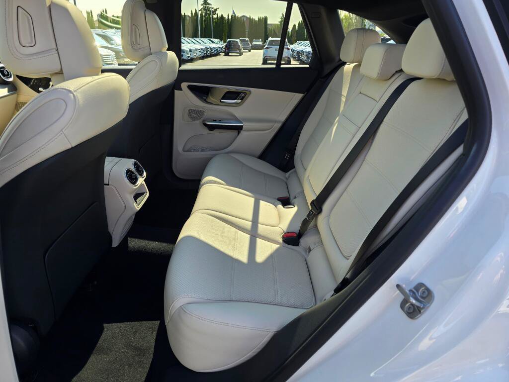 New 2026 Mercedes-Benz GLC 350e 4MATIC image 18