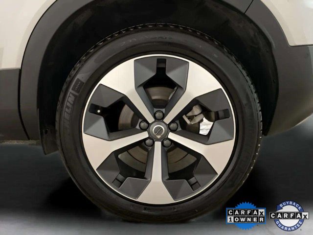Used 2025 Volvo XC40 B5 Plus image 30