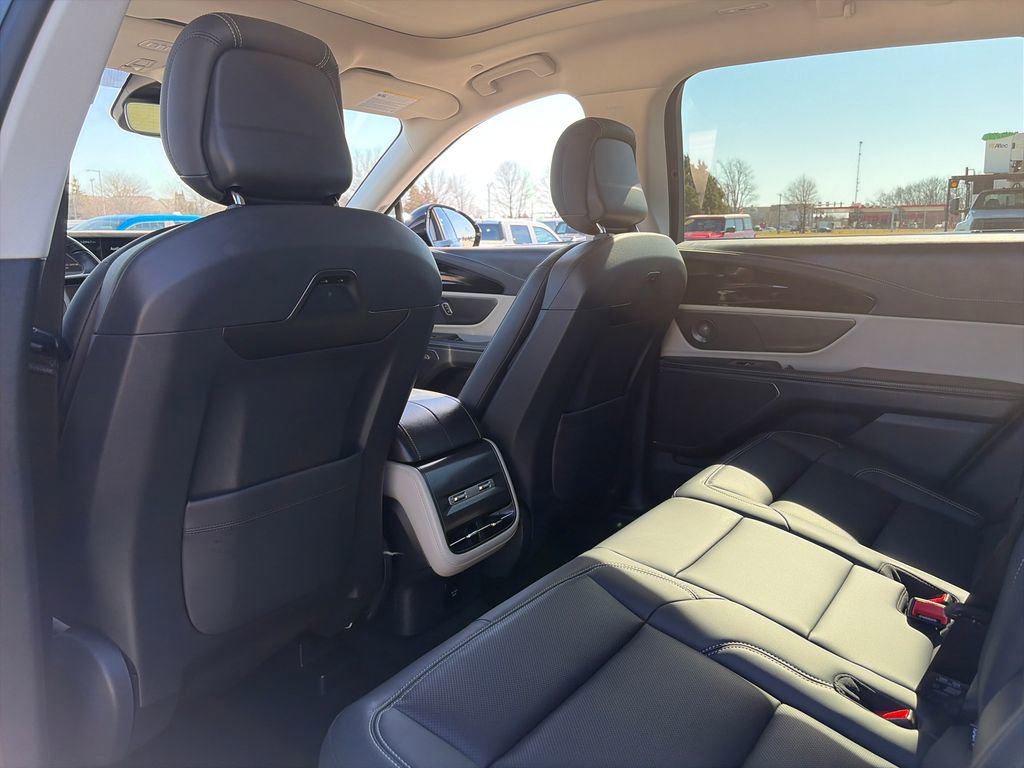 Used 2025 Lincoln Nautilus Premier w/ Equipment Group 102A image 33