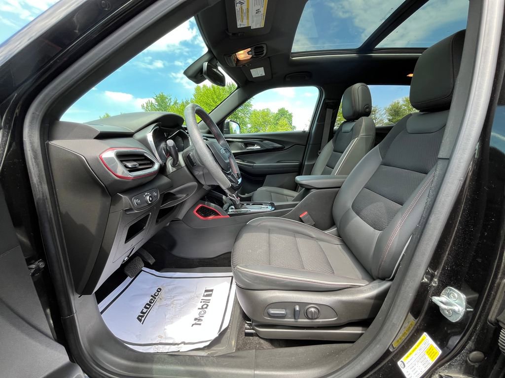 Used 2023 Chevrolet TrailBlazer RS w/ Sun and Liftgate Package FWD image 10