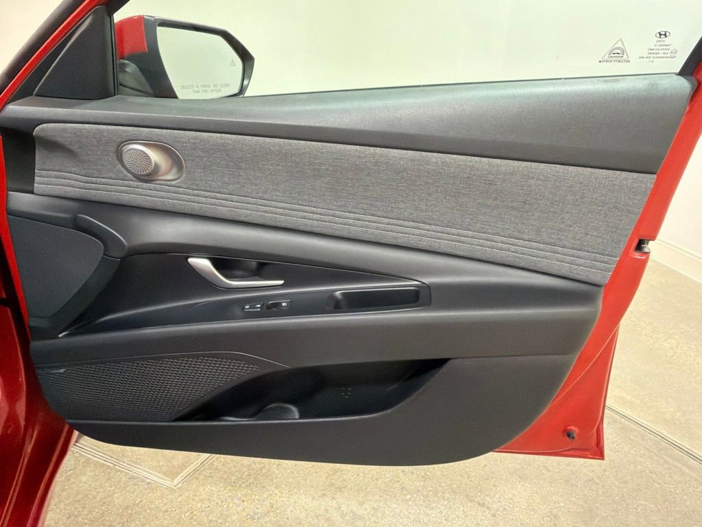 Used 2021 Hyundai Elantra Limited w/ Cargo Package FWD image 22