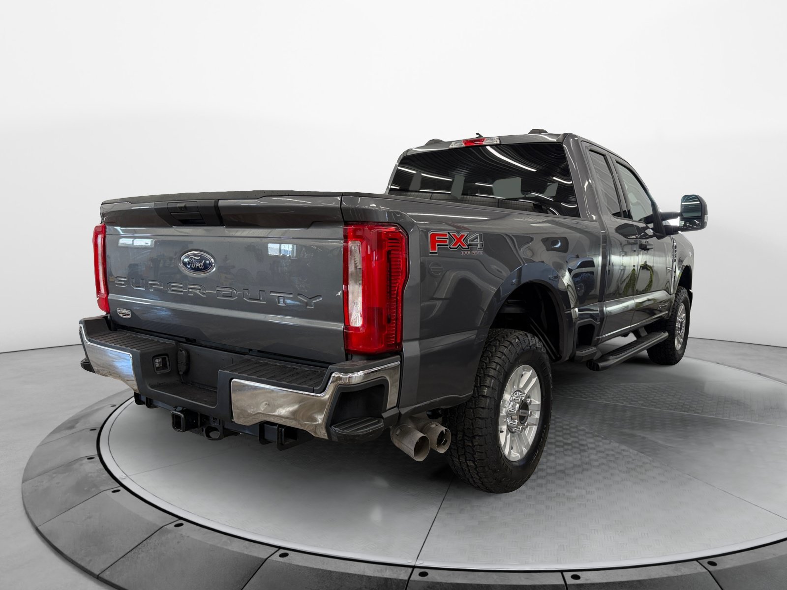 Used 2023 Ford F250 XLT w/ FX4 Off-Road Package AWD/4WD image 5