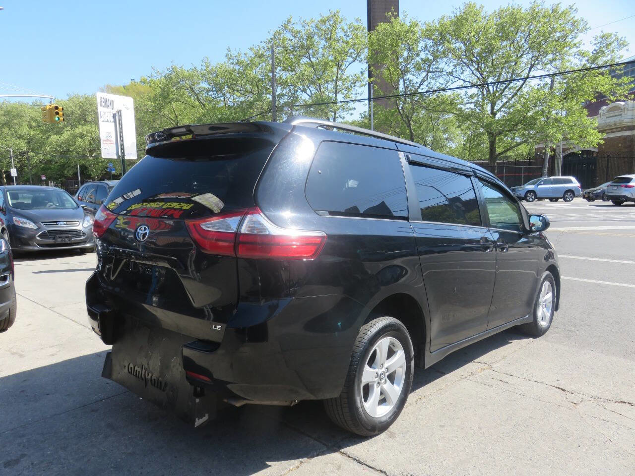 Used 2018 Toyota Sienna LE FWD image 4