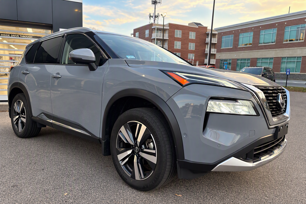 Certified 2023 Nissan Rogue Platinum w/ Platinum Premium Package AWD/4WD image 3