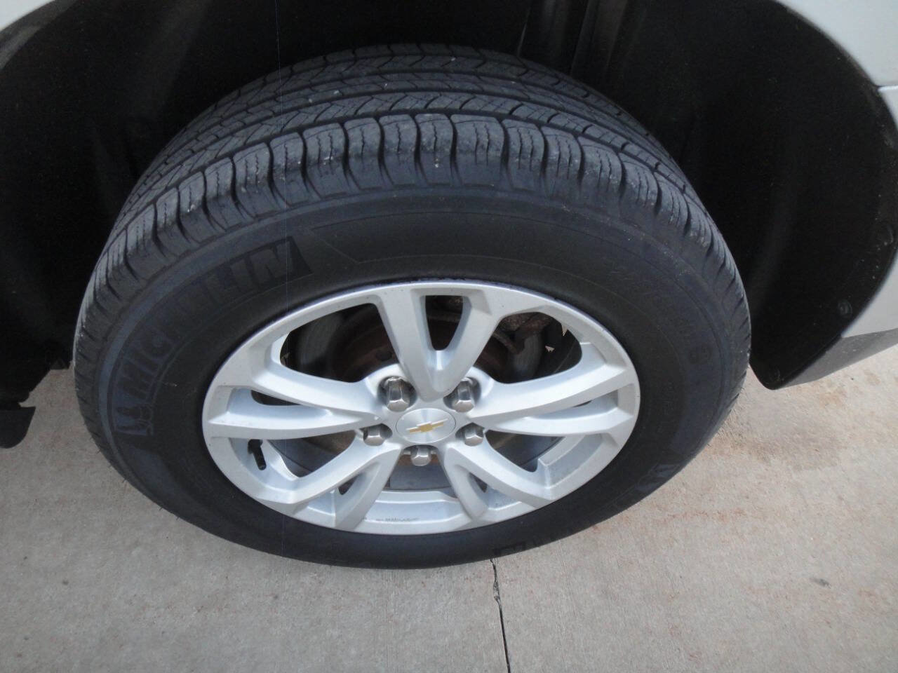 Used 2017 Chevrolet Equinox LS AWD/4WD image 27