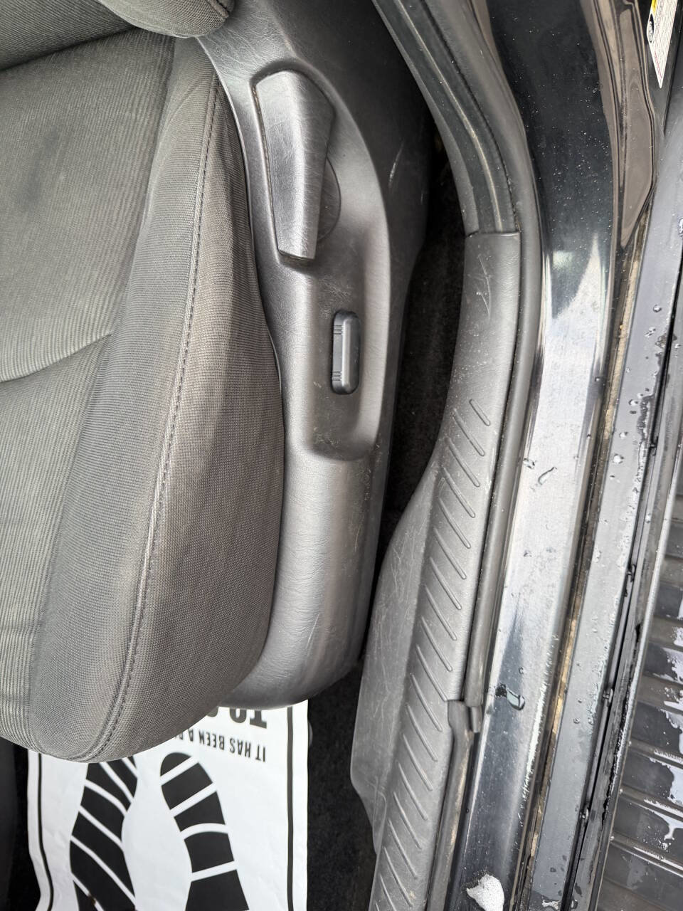 Used 2011 MAZDA Tribute i image 21