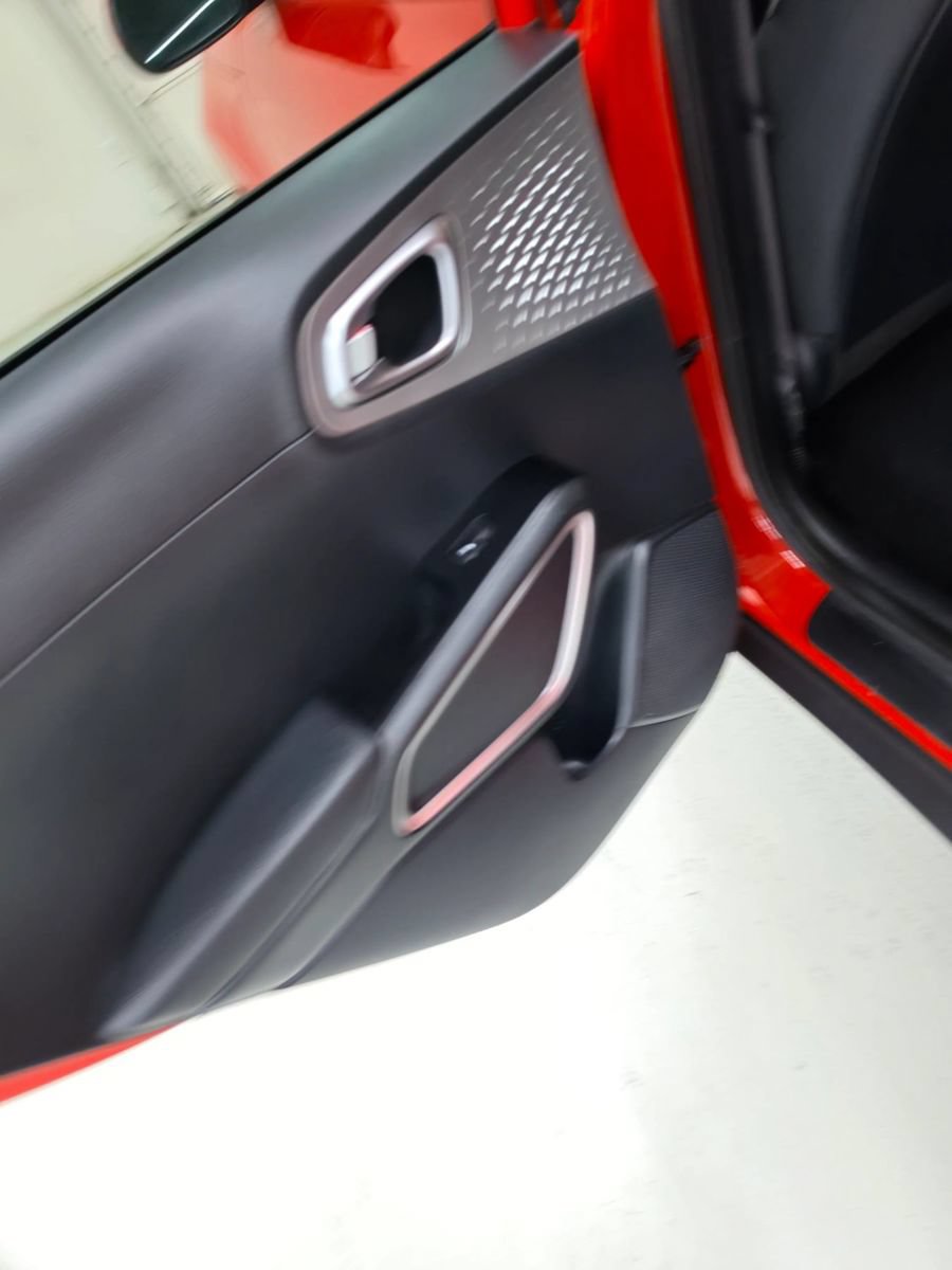 Used 2024 Kia Soul LX w/ LX Technology Package FWD image 35