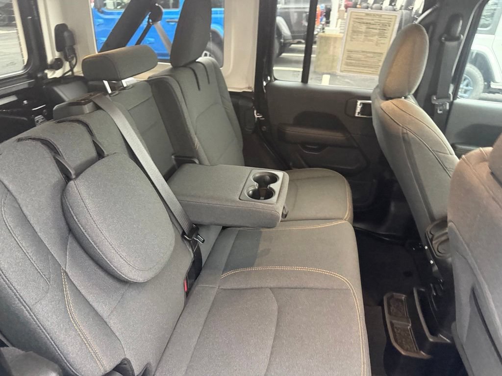 Used 2025 Jeep Wrangler Unlimited Sahara w/ Safety Group AWD/4WD image 58