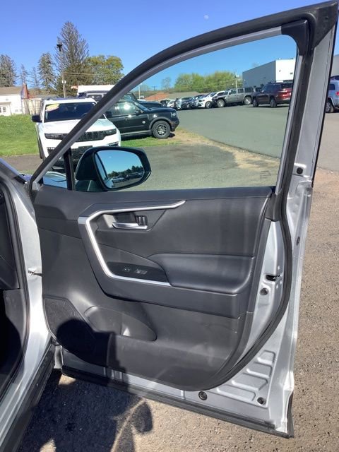 Used 2025 Toyota RAV4 XLE AWD/4WD image 17