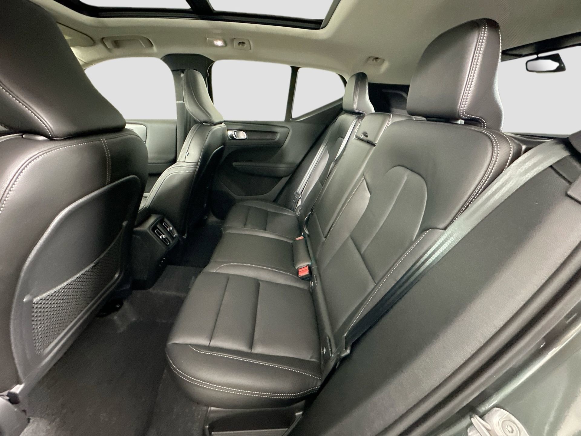 New 2026 Volvo XC40 B4 Plus w/ Climate Package FWD image 26