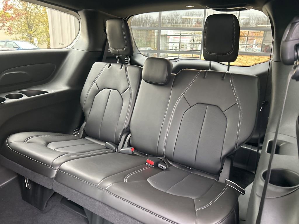 New 2026 Chrysler Pacifica Select image 32