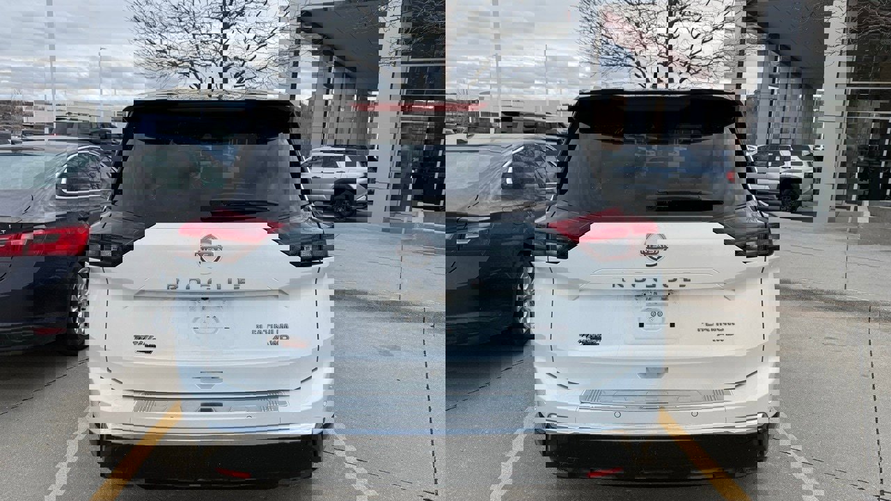 Used 2024 Nissan Rogue Platinum w/ Platinum Premium Package image 4