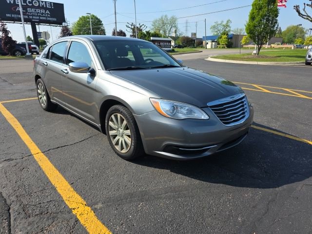 Used 2012 Chrysler 200 Touring FWD image 3