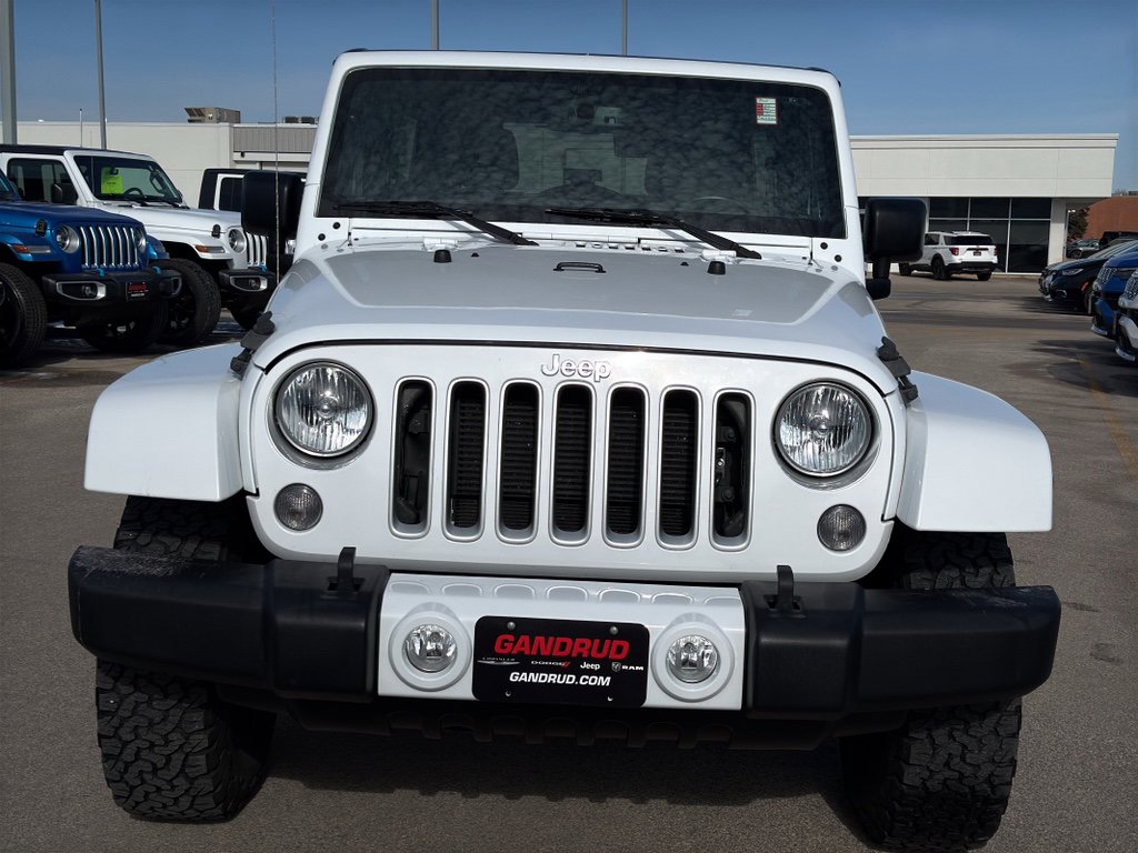 Used 2016 Jeep Wrangler Unlimited Sahara image 3
