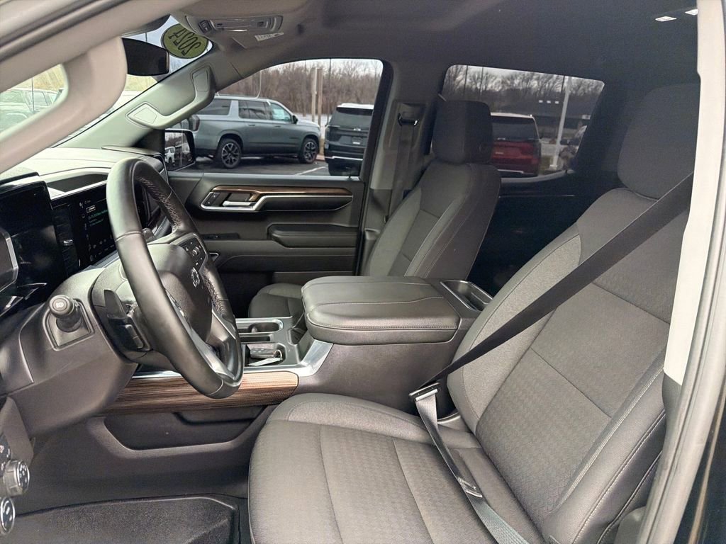 Used 2024 Chevrolet Silverado 1500 LT Trail Boss w/ Convenience Package II image 16