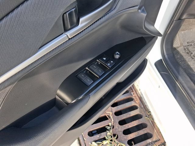 Used 2025 Toyota Camry SE FWD image 14