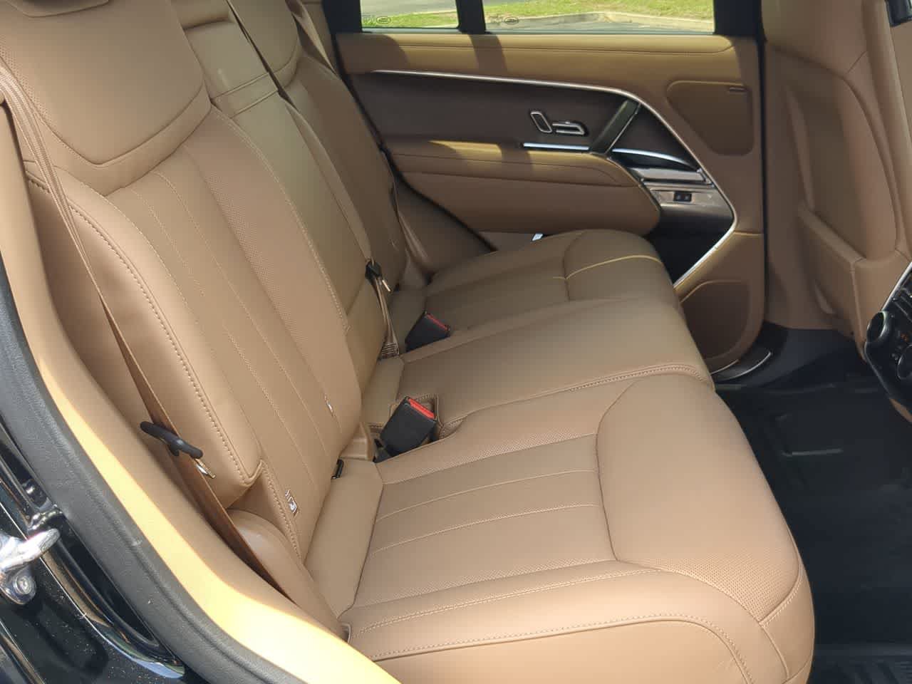 Certified 2025 Land Rover Range Rover SE AWD/4WD image 21