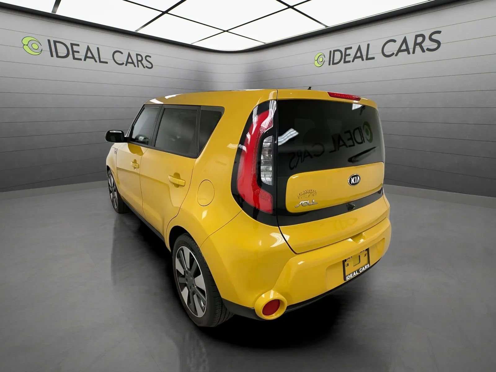Used 2015 Kia Soul ! FWD image 7