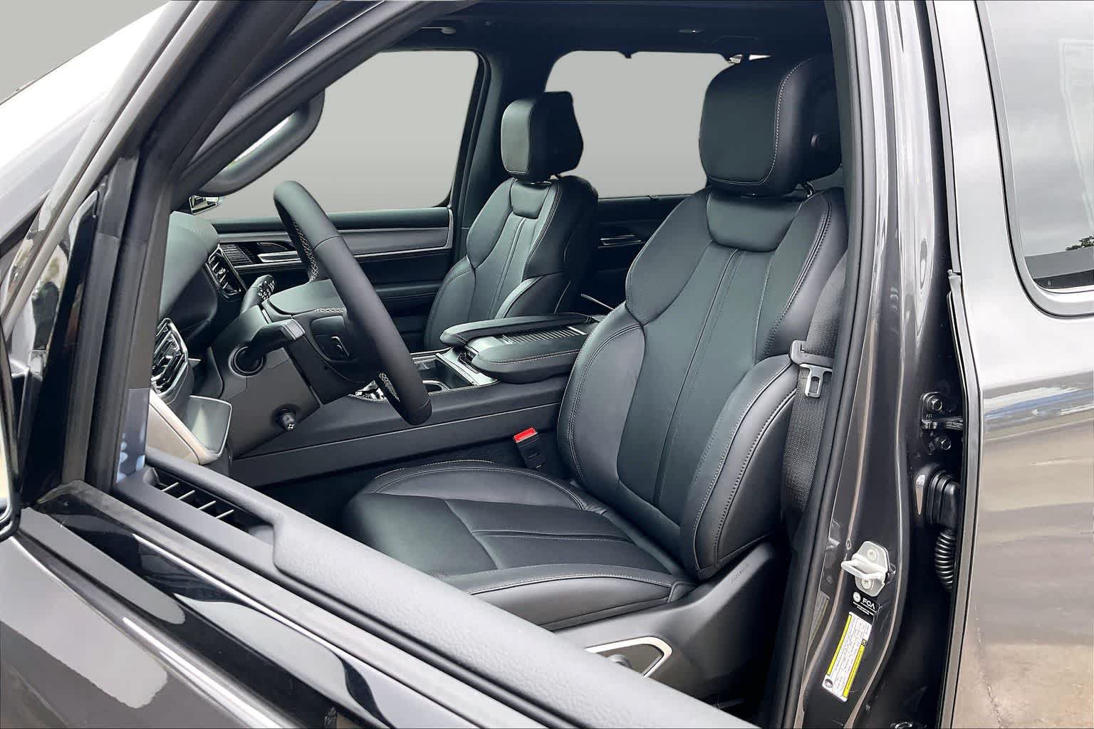 New 2026 Jeep Grand Wagoneer L Limited AWD/4WD image 9