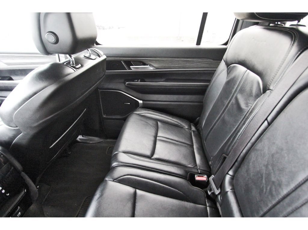 Used 2024 Jeep Wagoneer L Series III w/ Flexible Seating Group AWD/4WD image 12