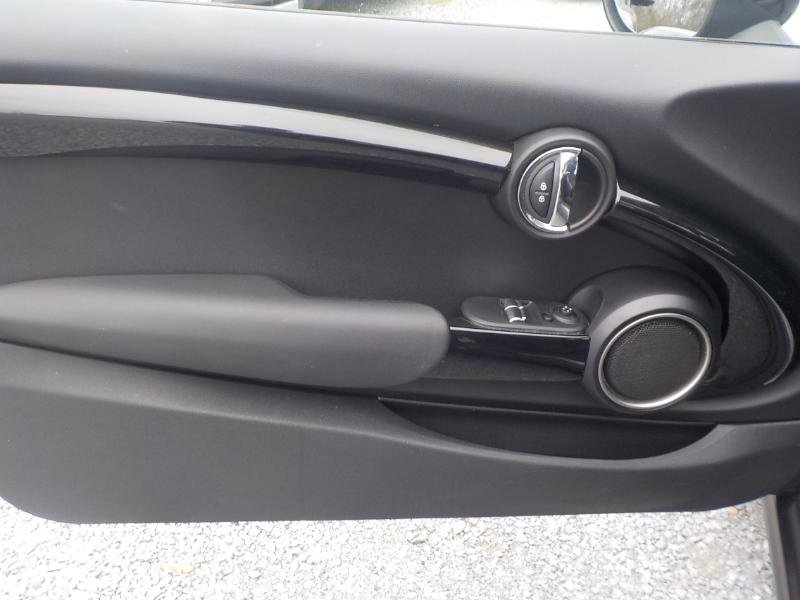 Used 2015 MINI Cooper S image 9