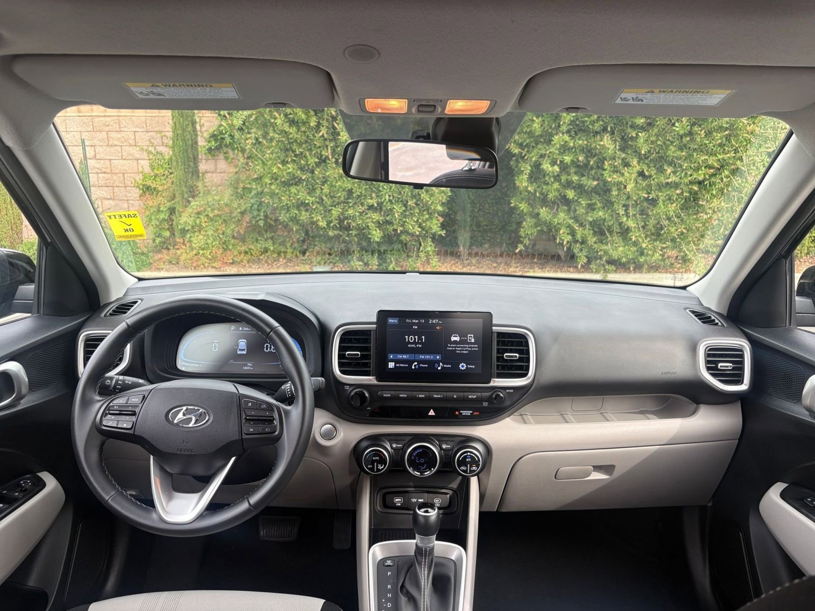 Used 2025 Hyundai Venue SEL image 33