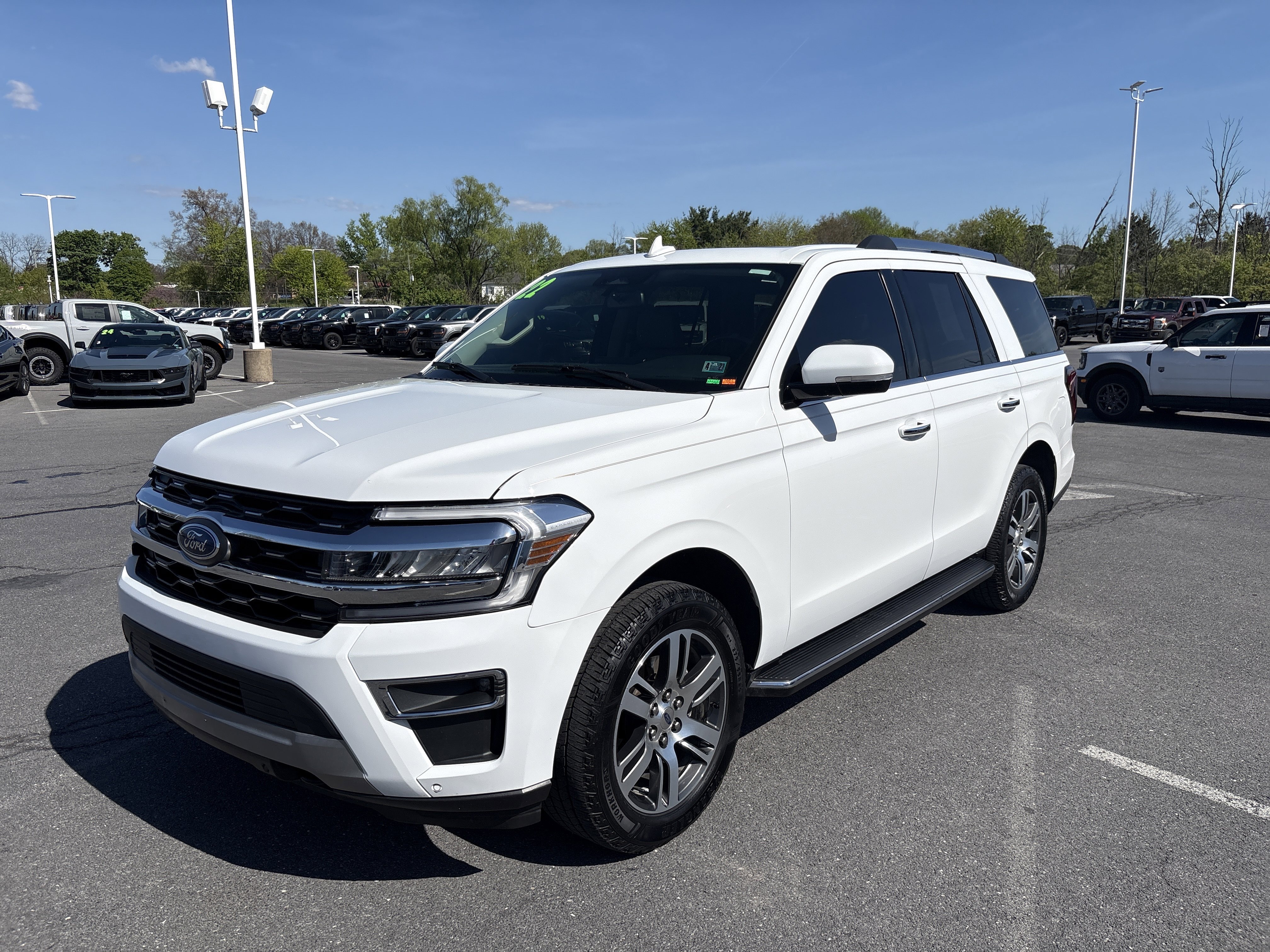 Certified 2022 Ford Expedition Limited AWD/4WD image 1