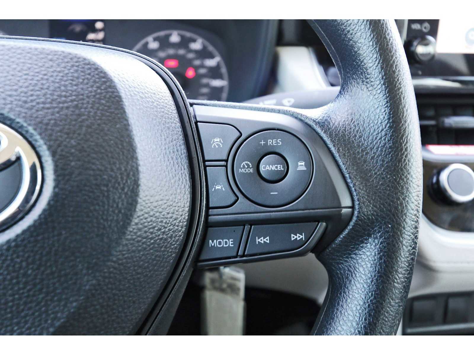 Used 2025 Toyota Corolla Cross L image 16