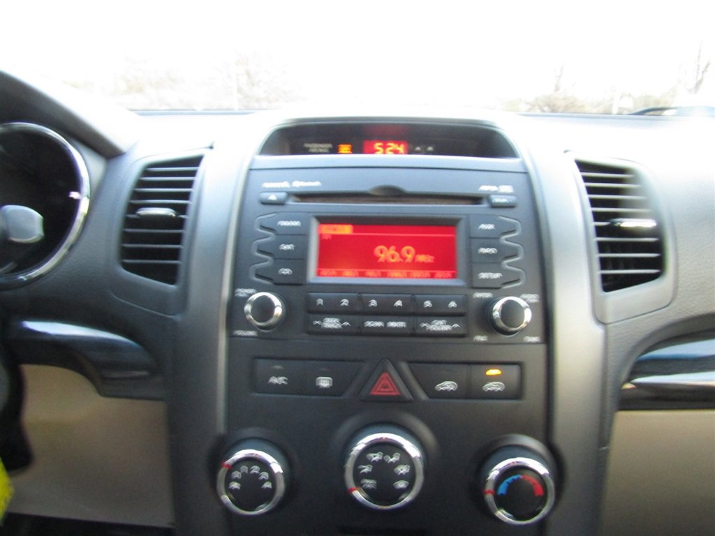 Used 2013 Kia Sorento LX image 29