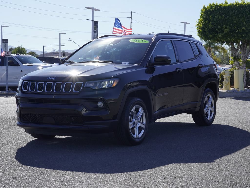 Certified 2024 Jeep Compass Latitude AWD/4WD image 8