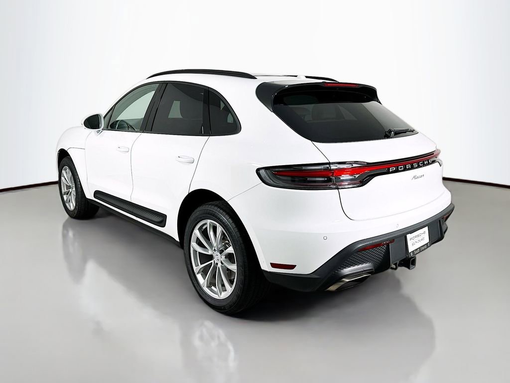 Used 2025 Porsche Macan image 3