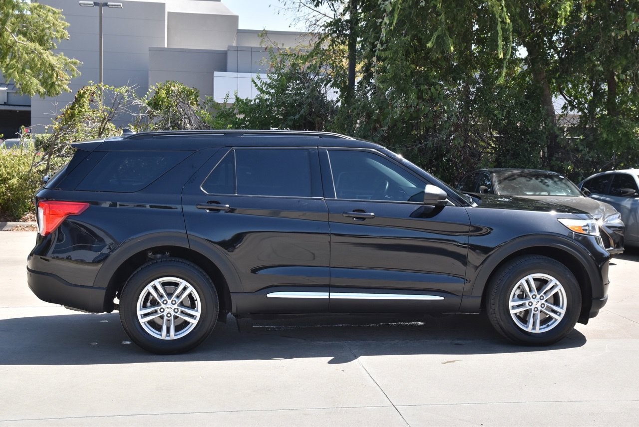 Used 2023 Ford Explorer XLT AWD/4WD image 6