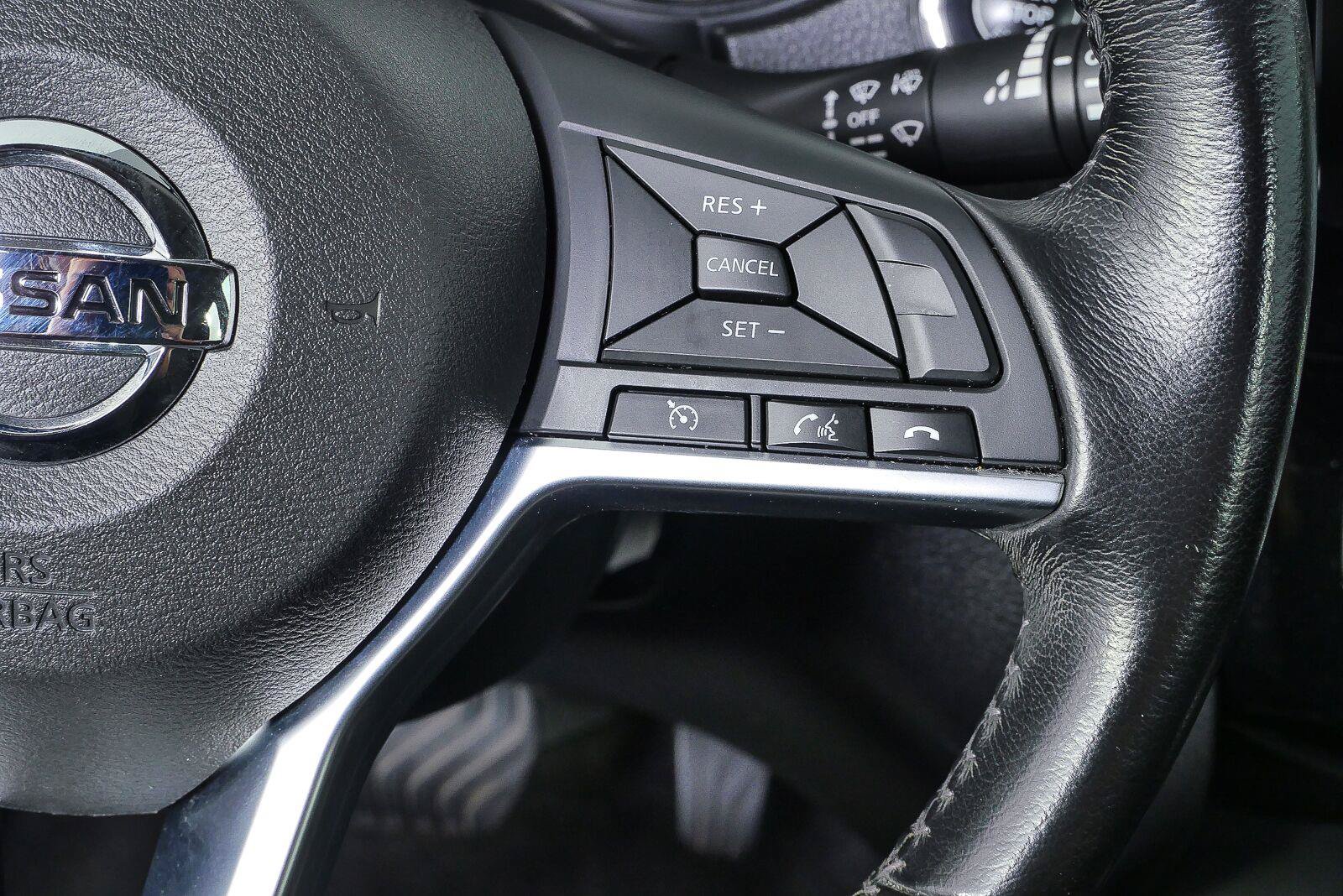 Used 2017 Nissan Rogue SV FWD image 17