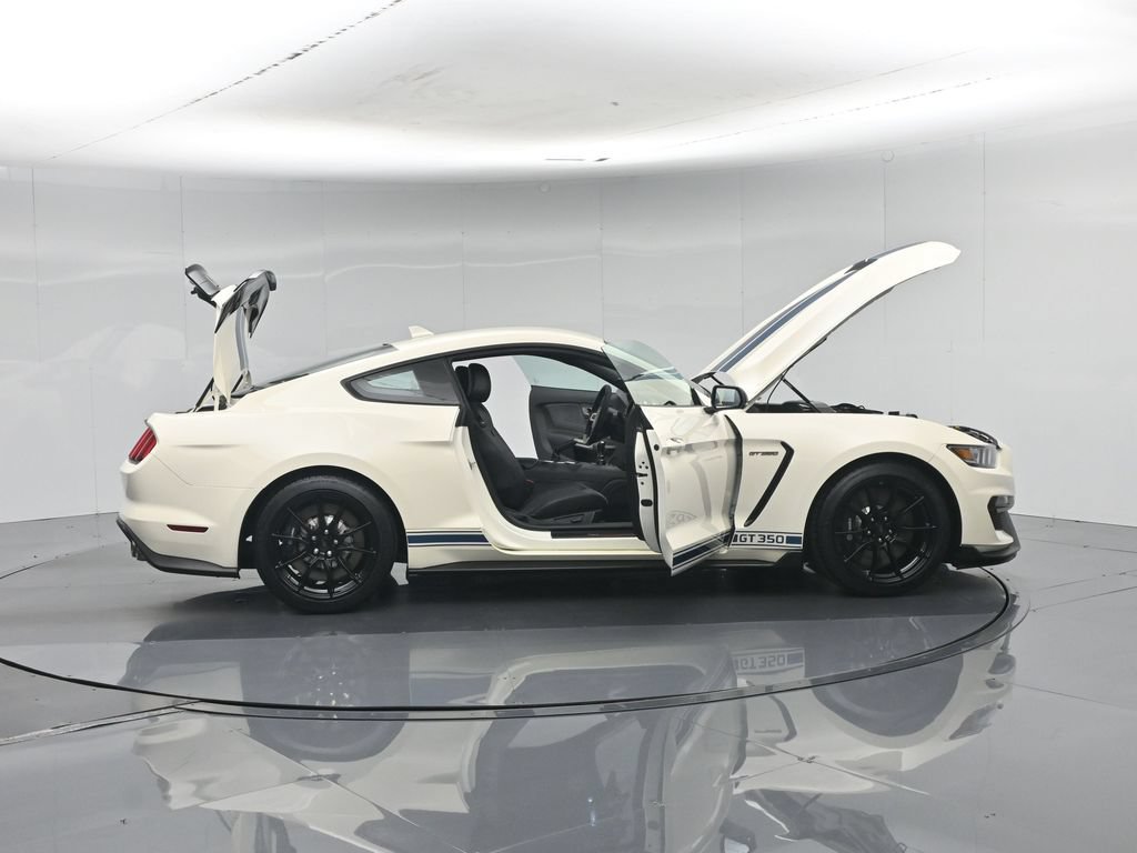 Used 2020 Ford Mustang Shelby GT350 w/ Technology Package RWD image 4