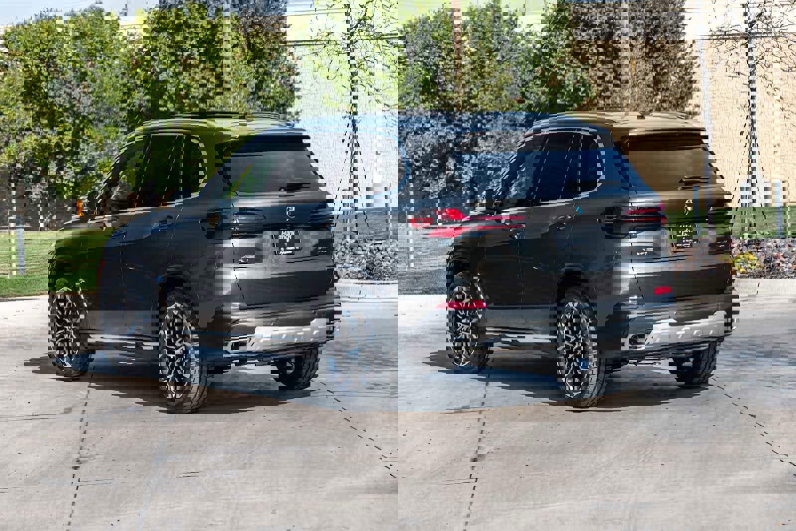 Used 2026 BMW X5 sDrive40i image 2